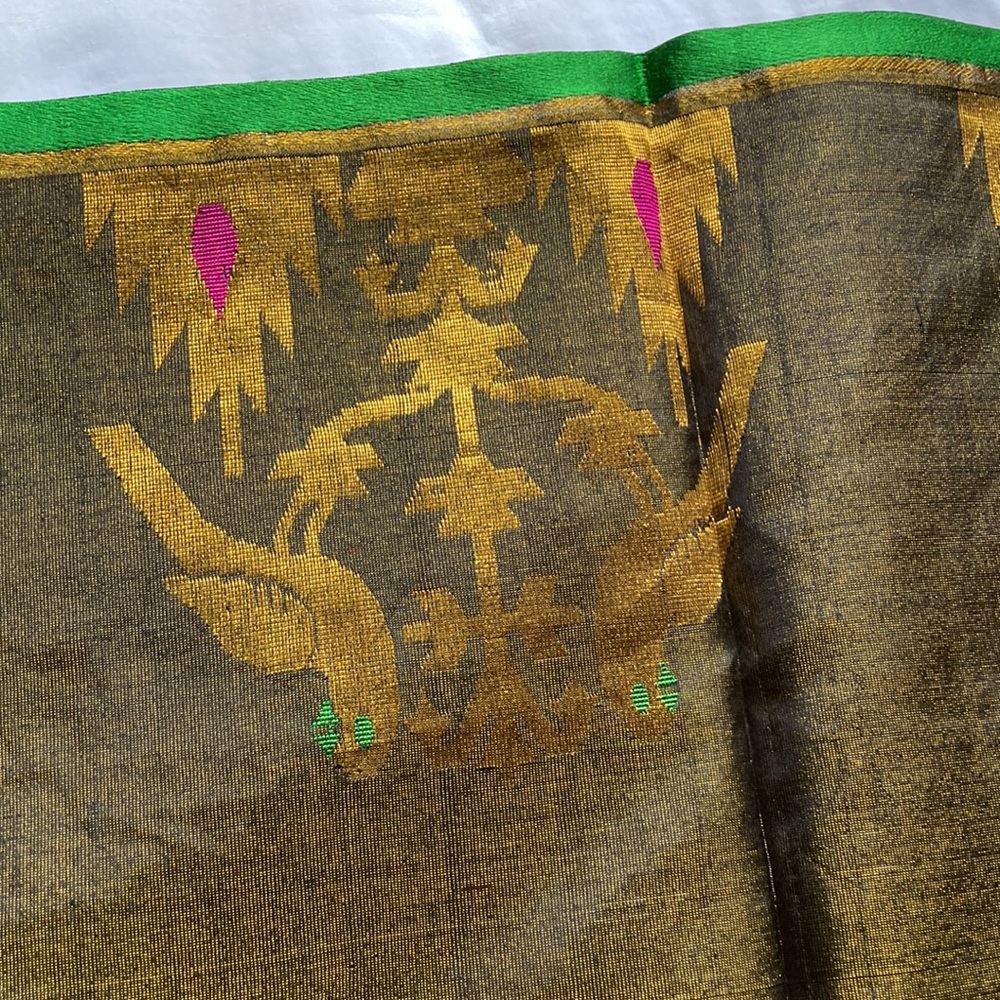 Saree With Golden Thread And Parrots Border View 3